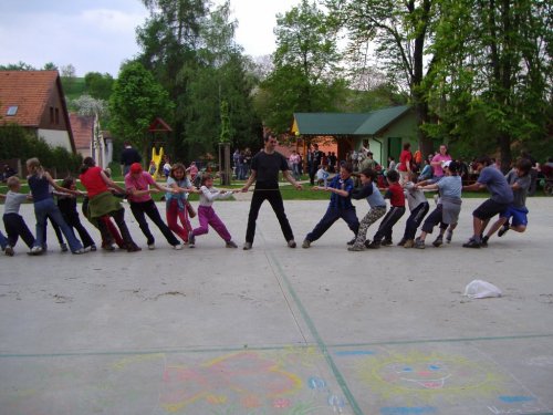 Otevírání studánky nad Žlebem - 7.5.2006